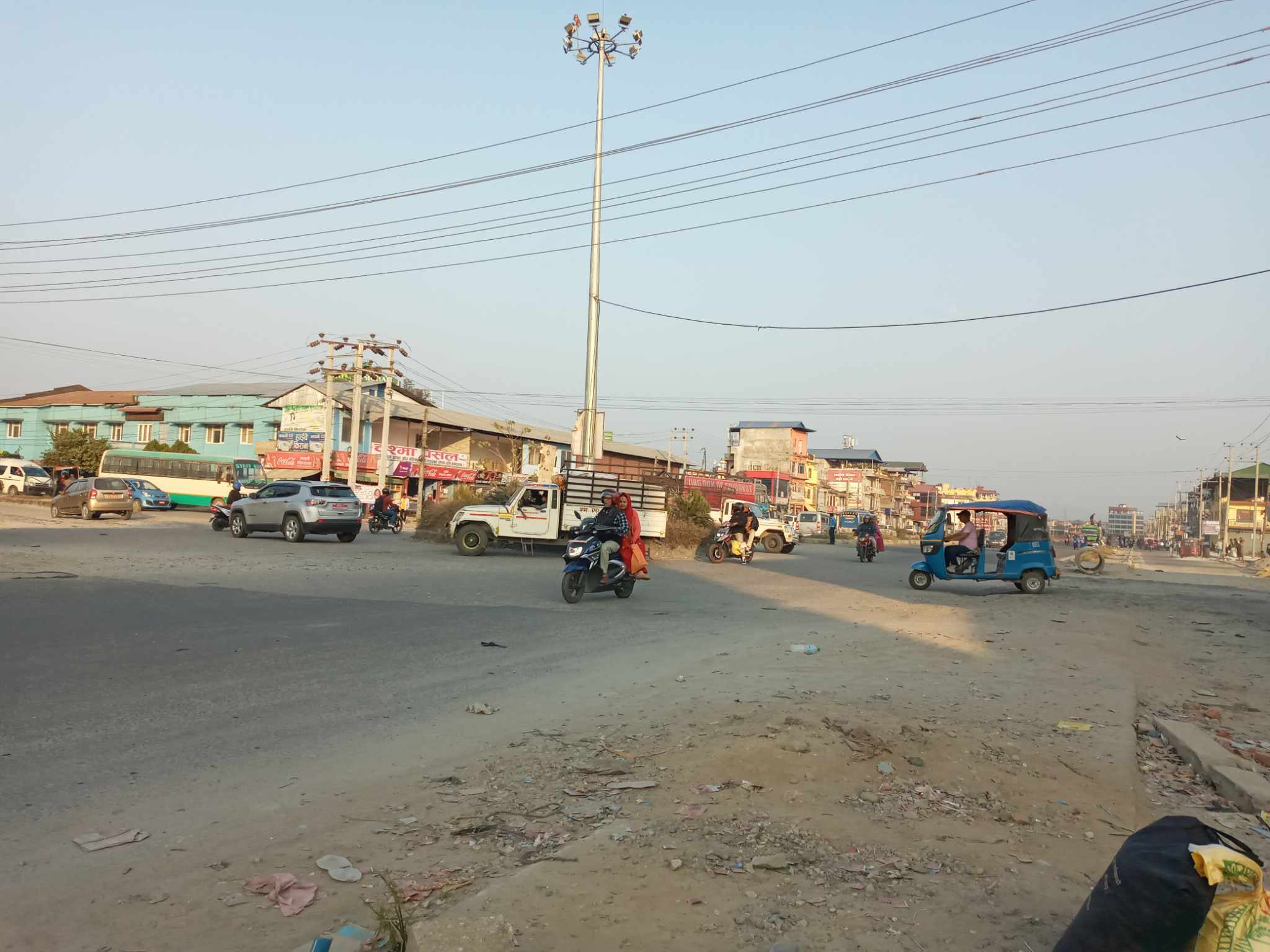 बजेट अभावमा अलपत्र पर्‍यो भरतपुरको छ लेन सडक