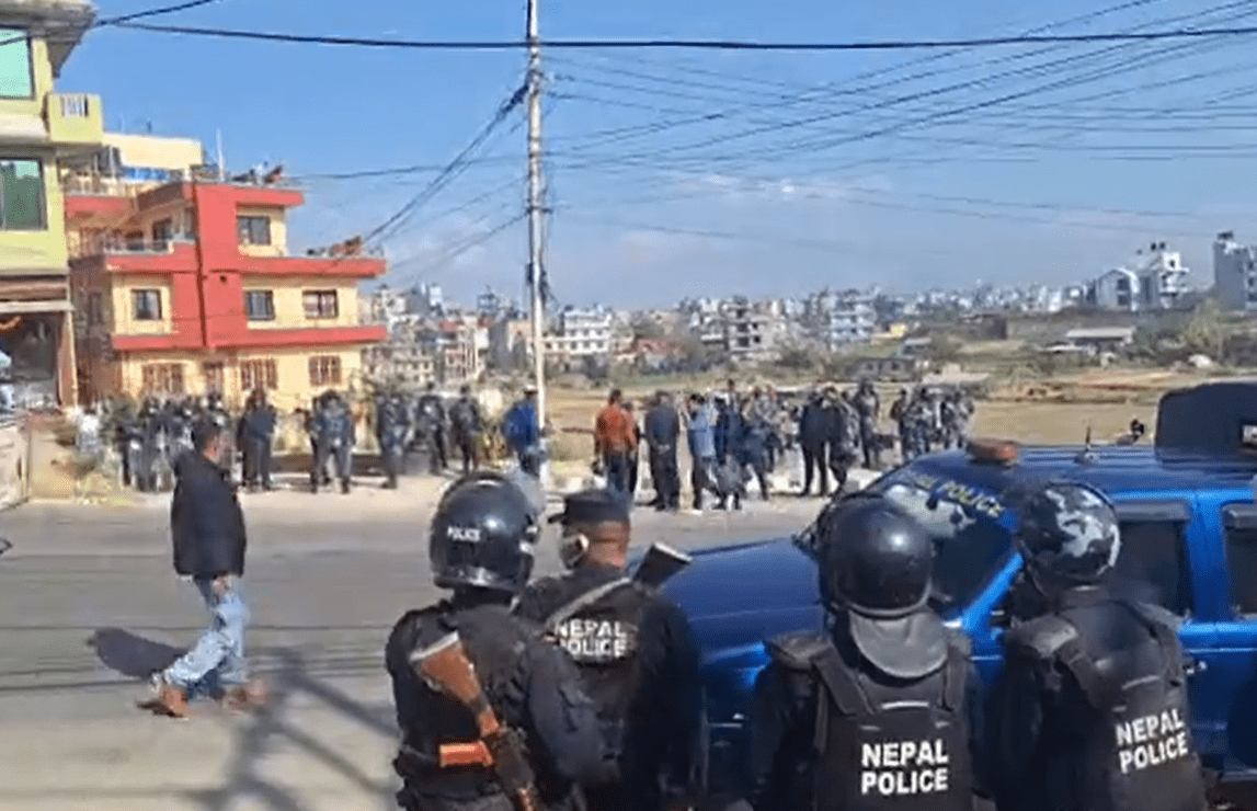 दुर्गा प्रसाईँको घर वरपर प्रहरीको घेरा