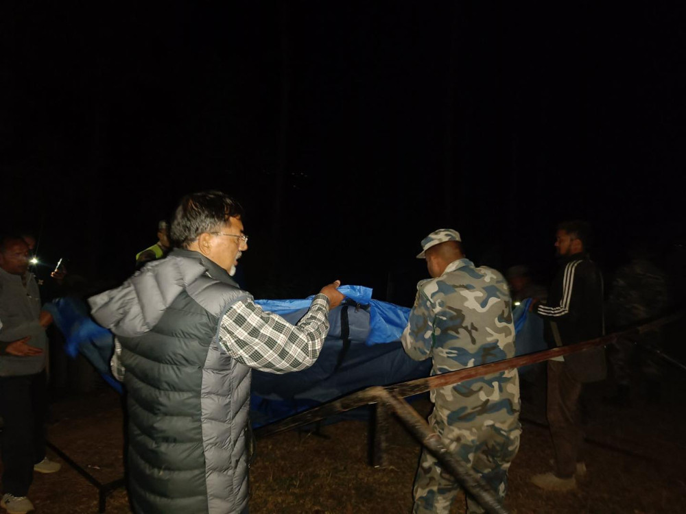 भूकम्प पीडितकाे राहतमा पूर्वअर्थमन्त्री शर्माको संवेदनहीन राजनीति