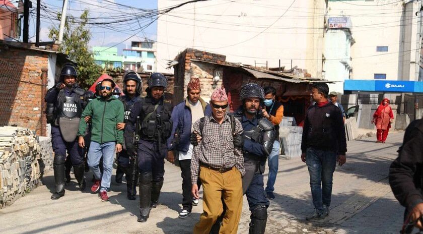 तीनकुनेबाट दुर्गा प्रसाईं समर्थक २६ जना पक्राउ