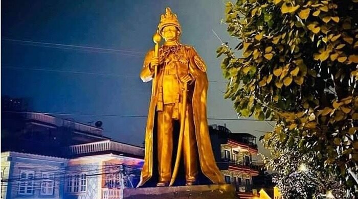 पोखरामा राति पौने २ बजेतिर ठड्याइयो स्व. राजा वीरेन्द्रको सालिक