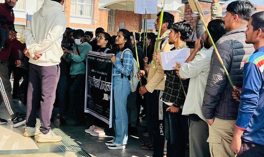 परीक्षामा फेल गराइएको भन्दै कृषि विश्वविद्यालयका विद्यार्थीहरु आन्दोलित