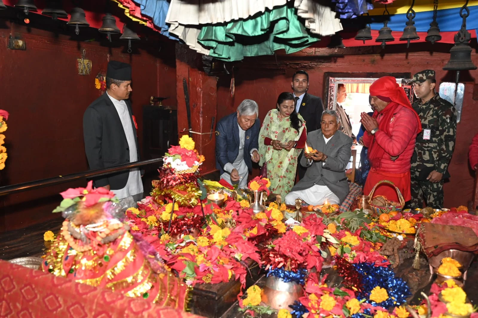 बागलुङ कालिका मन्दिरमा राष्ट्रपति पौडलको पूजाआराधना