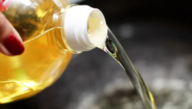 बजारमा मिसावटयुक्त नुन र तेल पाइएपछि परीक्षण गरिँदै