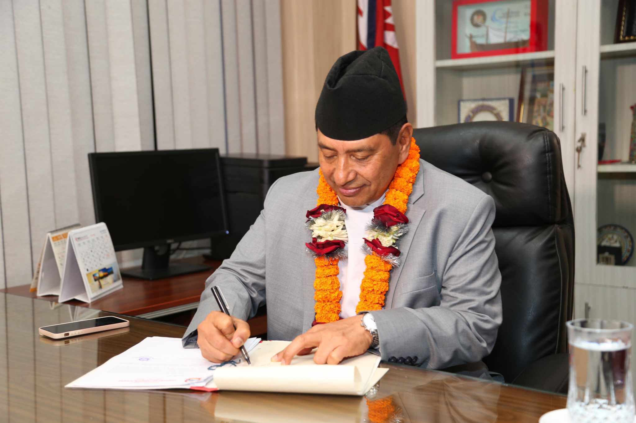 परराष्ट्रमन्त्रीले गरे पदभार ग्रहण