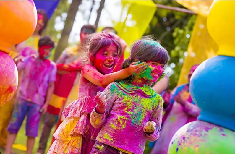 चितवनसहित तराईका जिल्लामा आज होली मनाइँदै