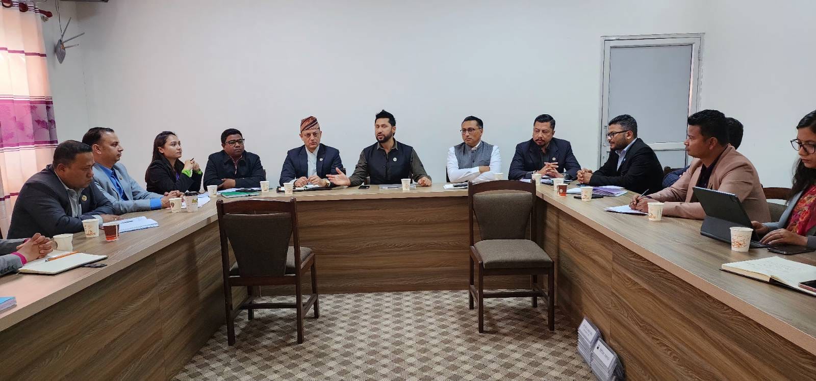 प्रधानमन्त्री प्रचण्डलाई विश्वासको मत दिन रास्वपाको ह्विप