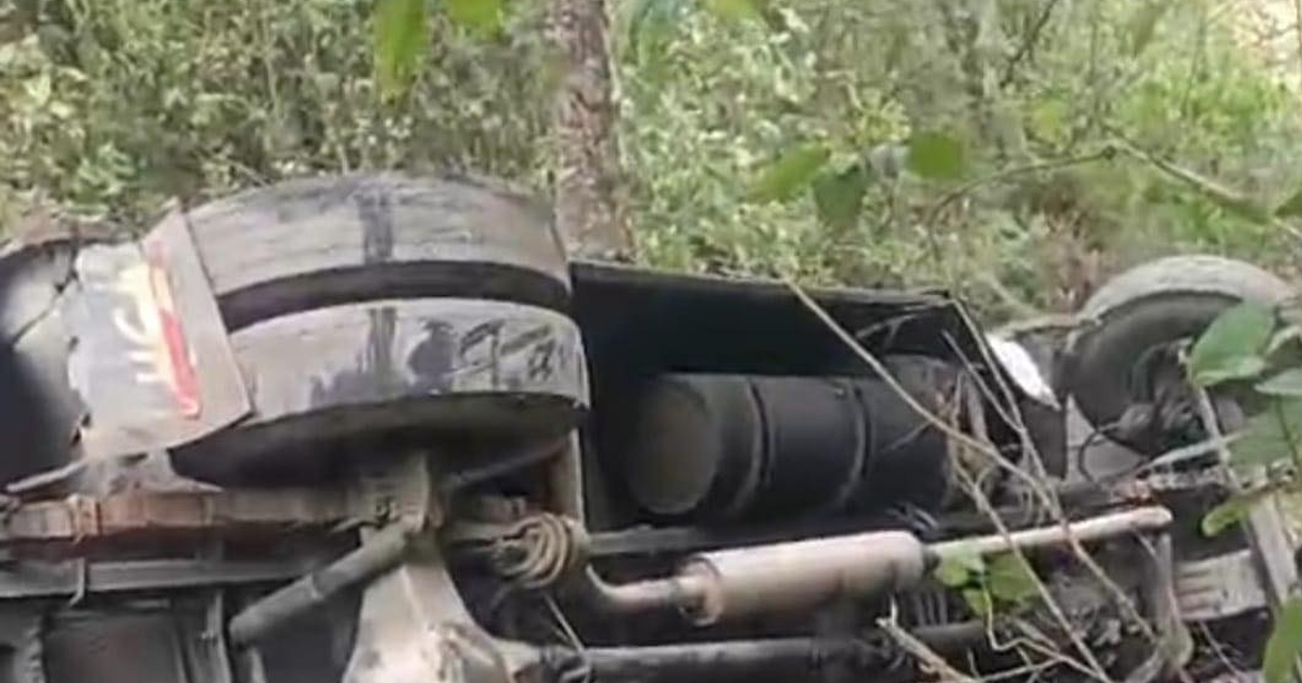 सिन्धुपाल्चोकमा जन्ती बोकेको बस दुर्घटना हुँदा ३ जनाको मृत्यु, ५२ घाइते