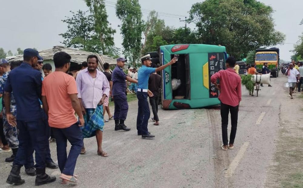 ओभरटेक गर्दा रौतहटमा बस दुर्घटनाः एक जनाको मृत्यु, ८ घाईते