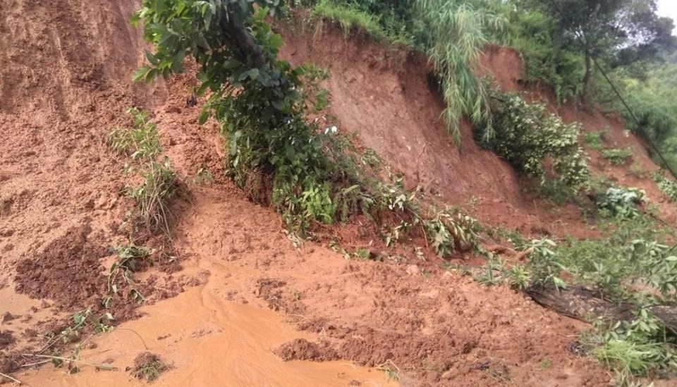 काभ्रेको थुम्कीमा पहिरोले गाउँ नै बगायो, चार जना बेपत्ता