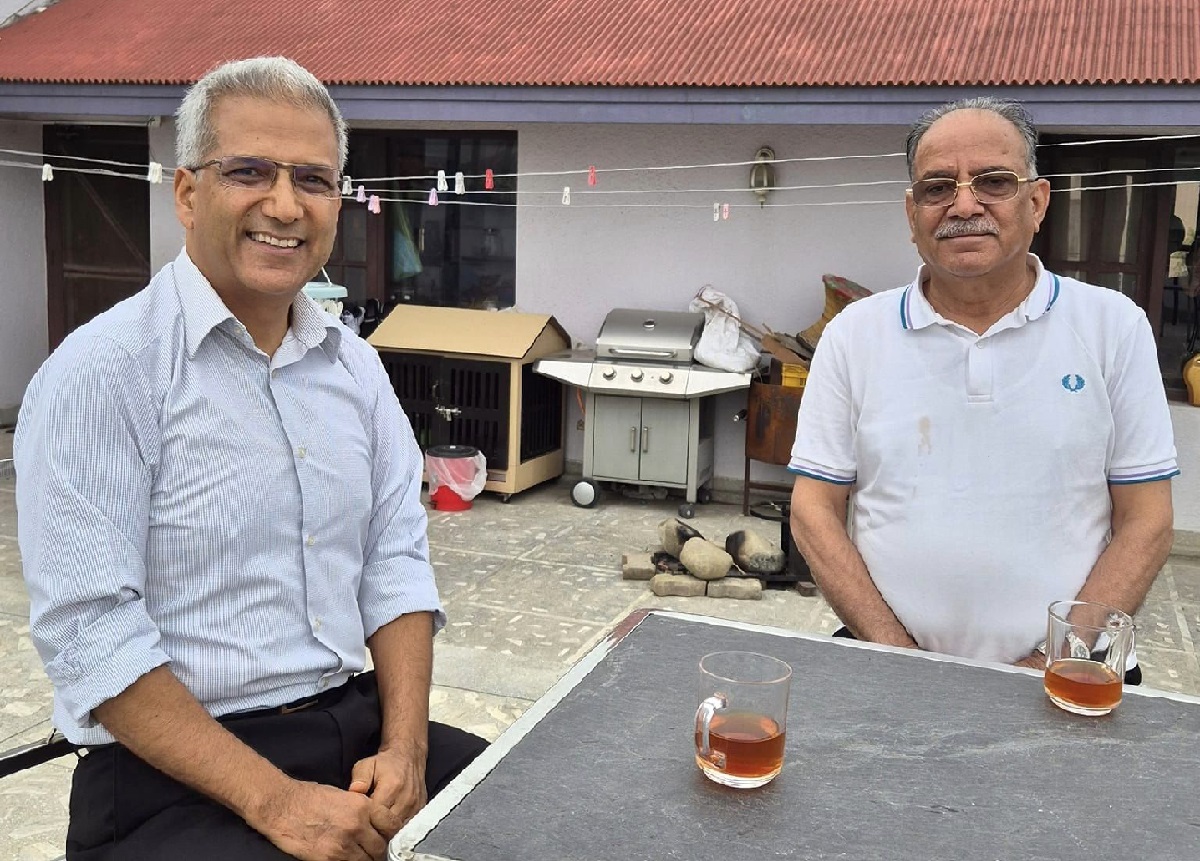 प्रचण्ड भेट्न खुमलटार पुगे रविन्द्र मिश्र