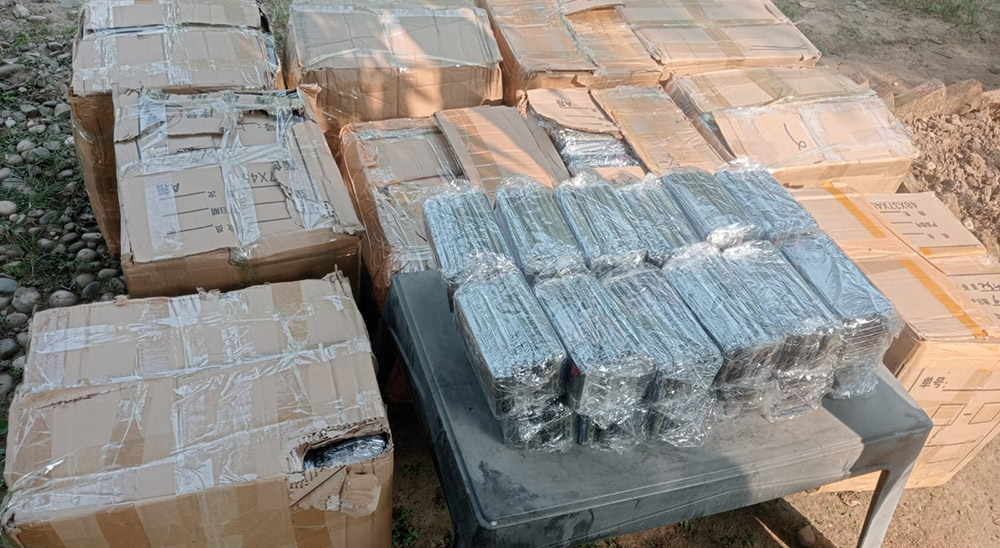 कञ्चनपुरबाट १५ लाख बराबरको मोवाईलको कभर बरामद