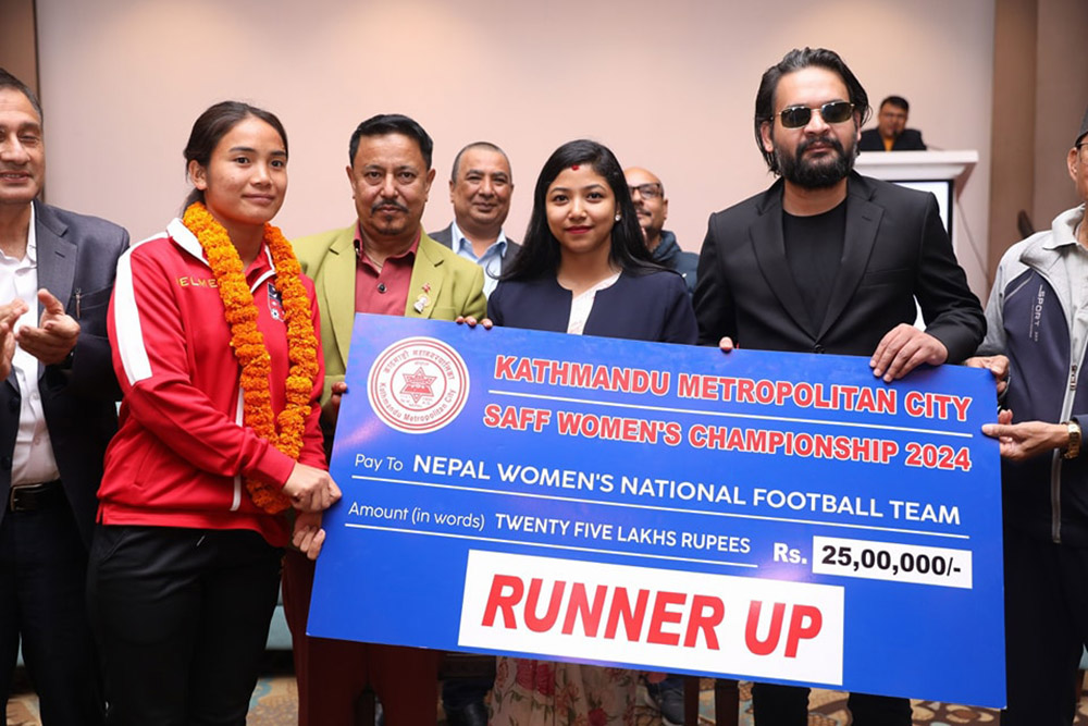 काठमाडौँ महानगरले दियो महिला फुटबल टिमलाई २५ लाख पुरस्कार