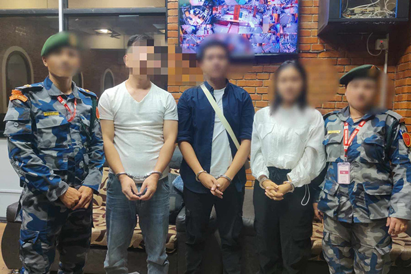 विमानस्थलबाट ५.७ किलो सुनसहित तीन विदेशी नागरिक पक्राउ