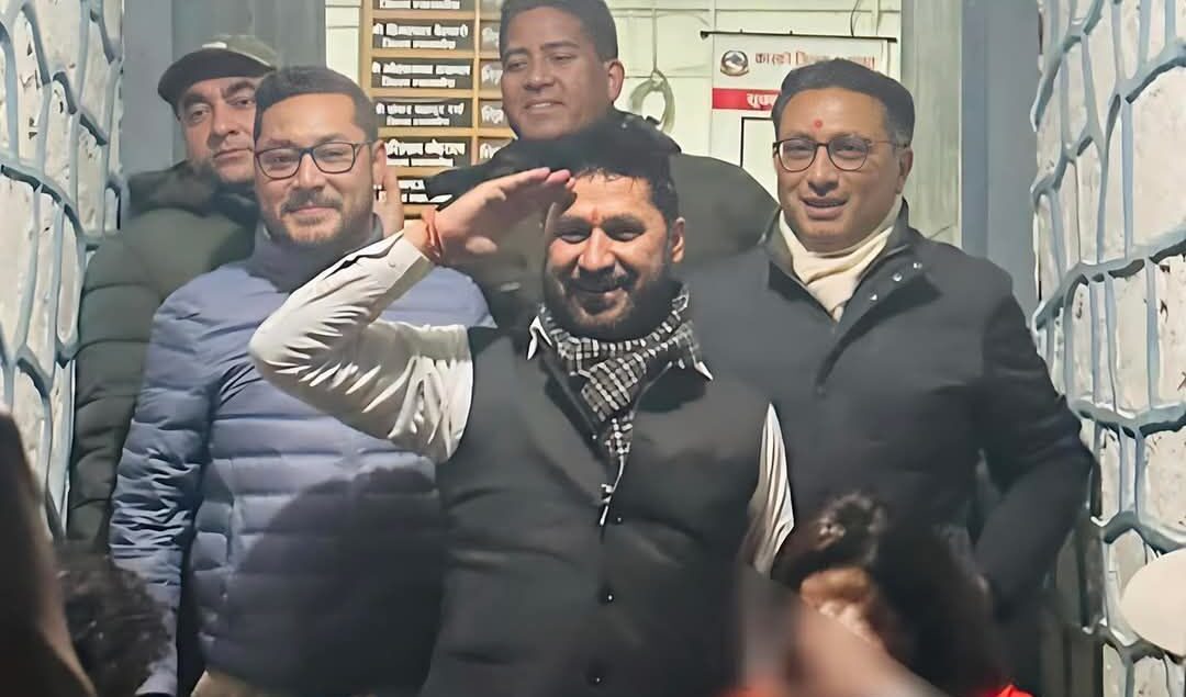 आज रवि लामिछाने काठमाडौं अदालतमा उपस्थित हुँदै