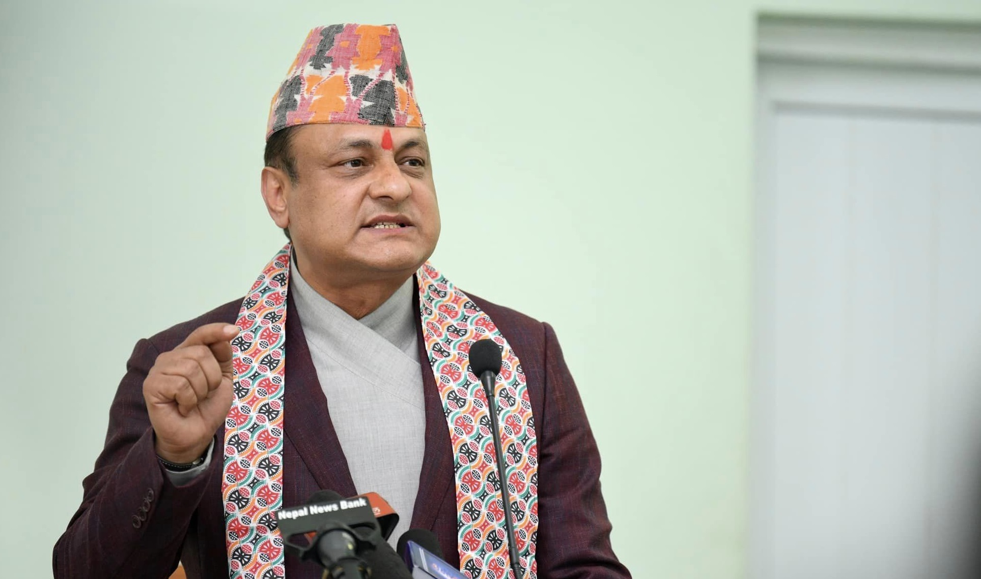 सर्वेन्द्र खनालले छाडे एमाले