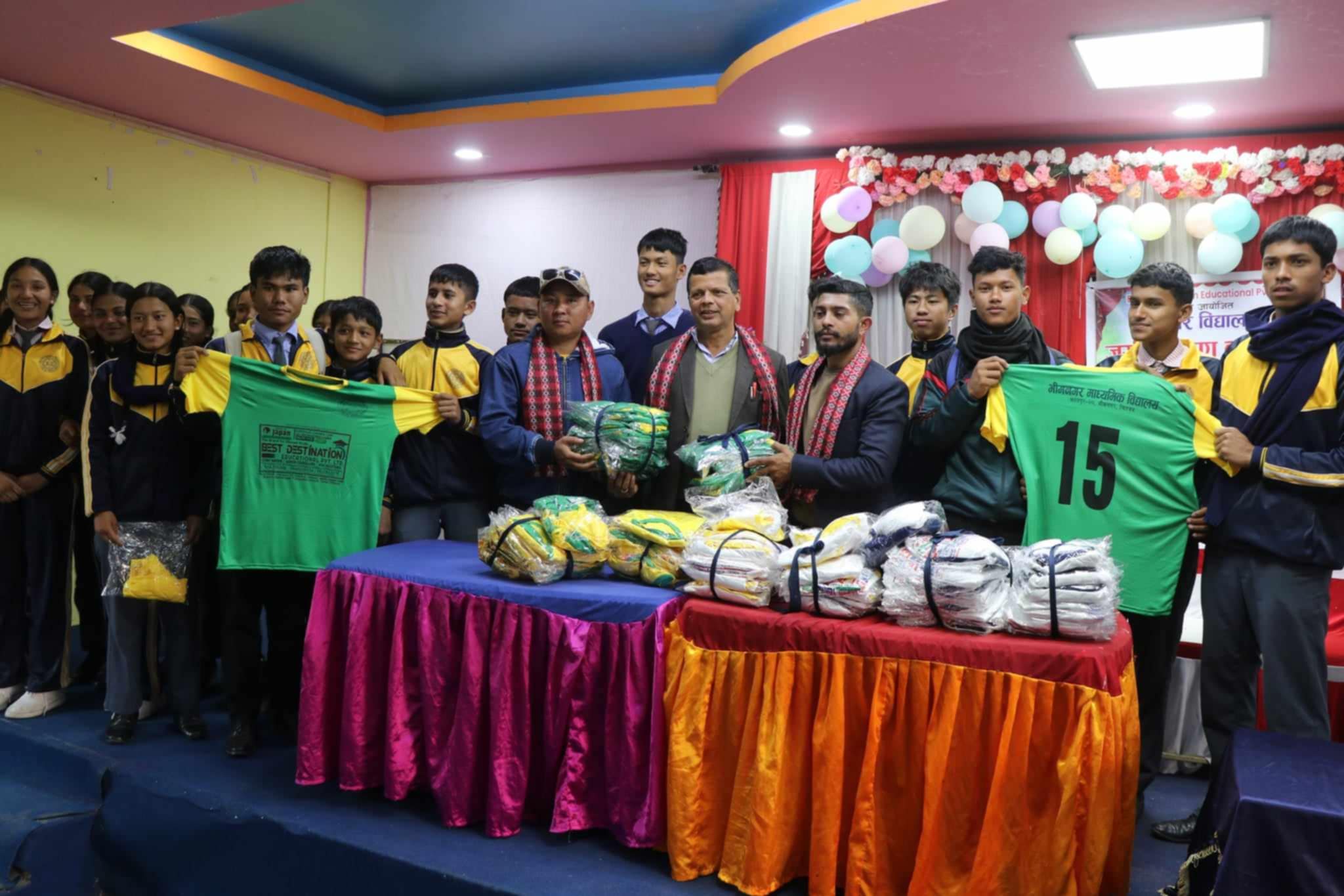 पश्चिम चितवनका ६ विद्यालयलाई राष्ट्रपति रनिङ शिल्ड खेल्न बेस्ट डेस्टिनेशनद्वारा जर्सी सहयोग
