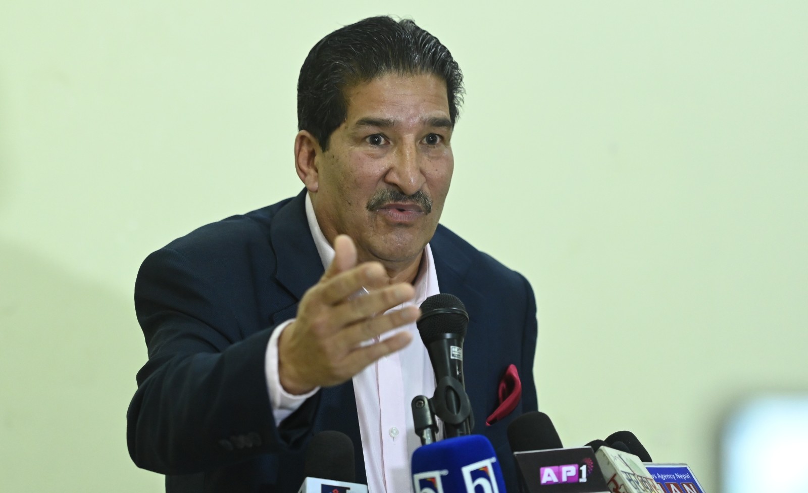 एन्फा महासचिव राईविरुद्ध गणेश थापाले दिए साइबर ब्युरोमा उजुरी