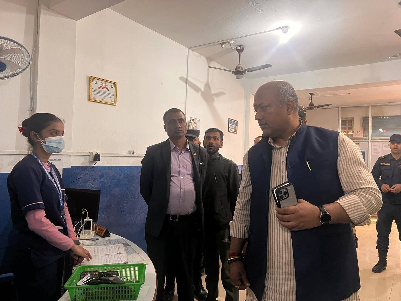 मुख्यमन्त्री सिंहद्वारा मापदण्ड विपरित सञ्चालित १० अस्पताल बन्द गर्न निर्देशन