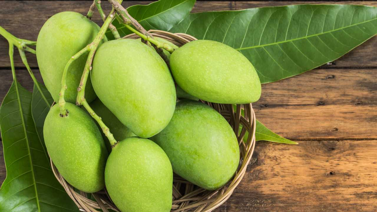 गर्मीमा काँचो आँप खानुका यी हुन् ४ फाइदा