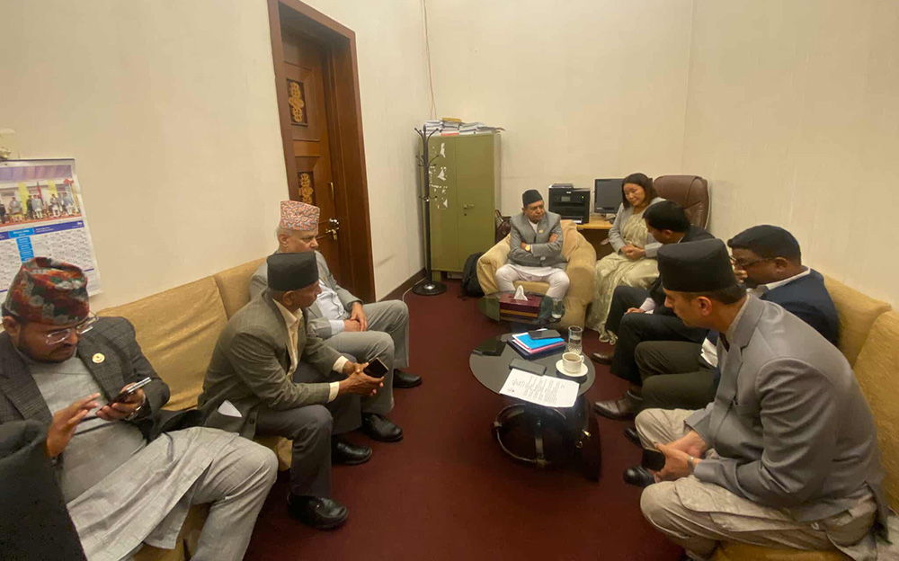संसदको अवरोध खुलाउन सभामुख घिमिरे छलफलमा