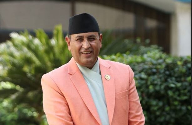 प्रधानमन्त्री देखी मन्त्रीका सल्लाहकारले बिचौलिया हावी गराएः रामहरी खतिवडा