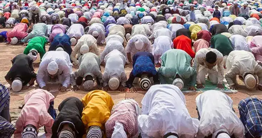 मुस्लिम धर्मावलम्बीले आज बकर इद मनाउँदै