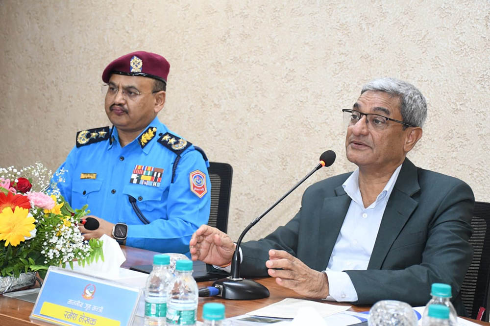 विपद् व्यवस्थापनमा थप क्रियाशील भई काम गर्न गृहमन्त्री लेखकको निर्देशन