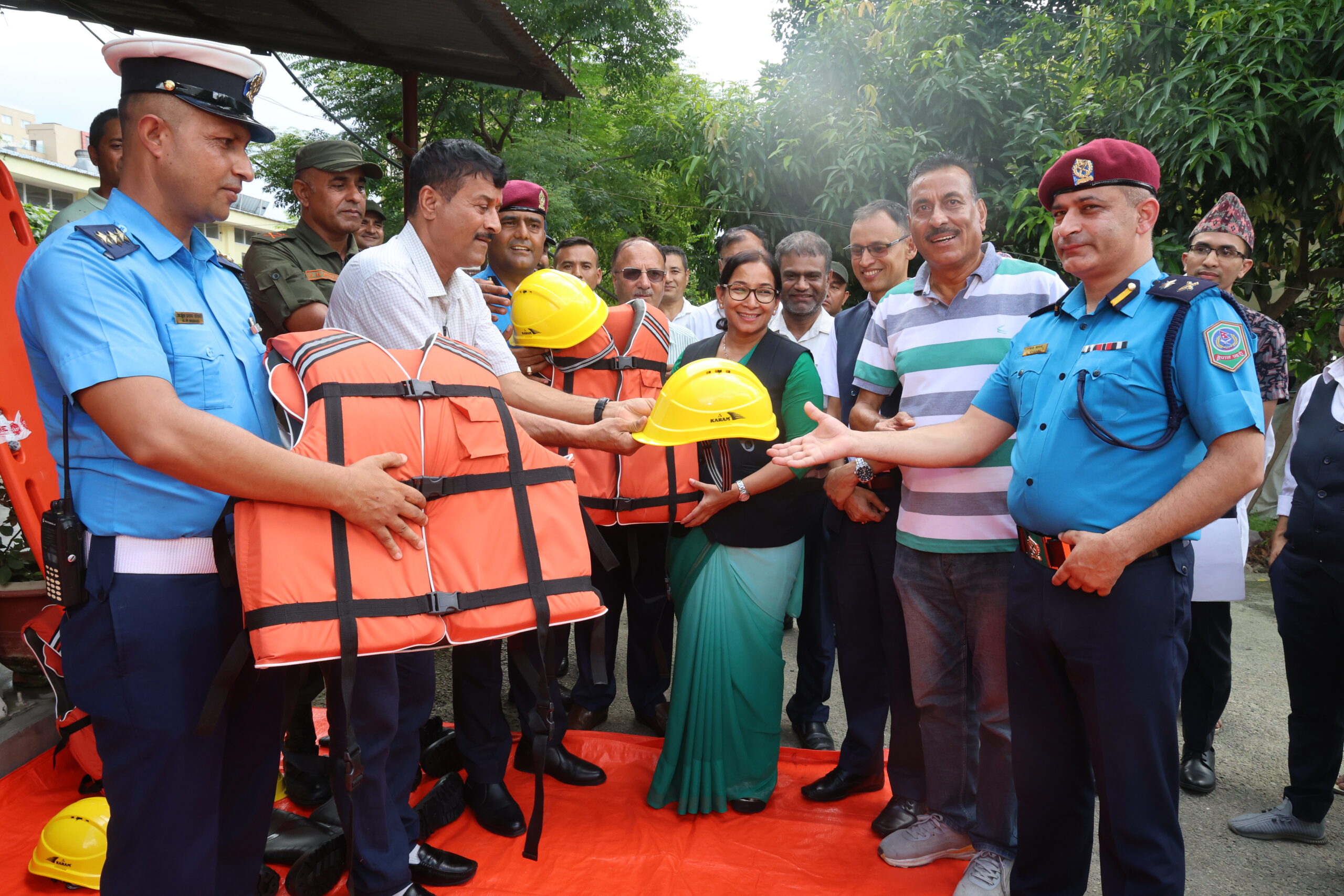 भरतपुर महानगरपालिकाबाट विपद् सामग्री हस्तान्तरण