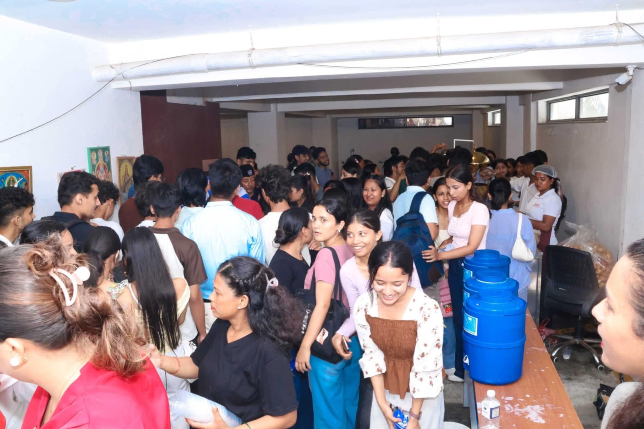 एक्सपर्ट चितवनको शैक्षिक मेलामा विद्यार्थीको घुईचो