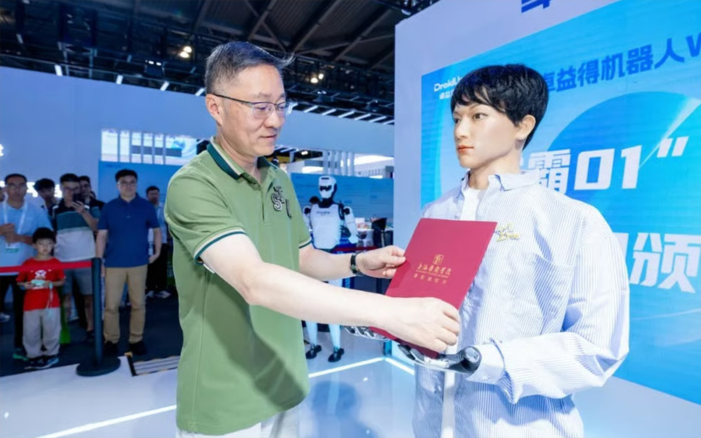 चीनमा एआई रोबोट पीएचडीका लागि छनौट