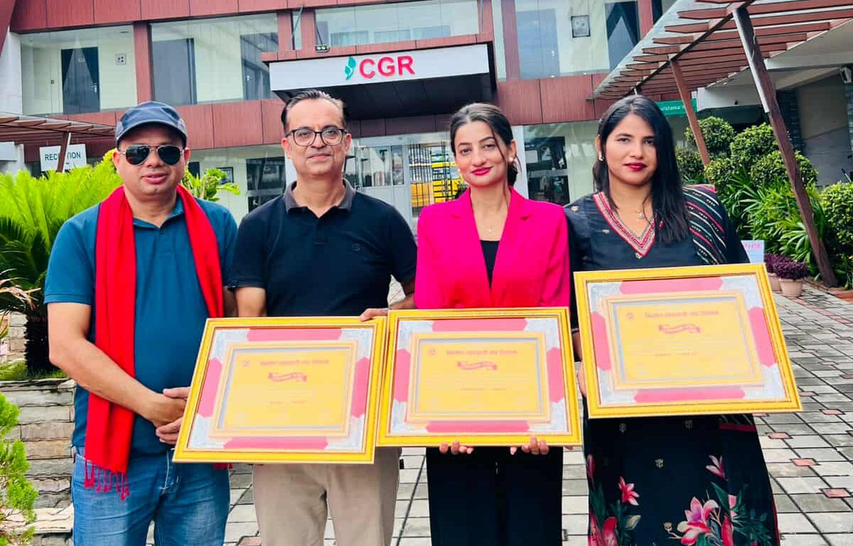 निर्माण व्यवसायी संघ चितवनद्वारा चार पत्रकार सम्मानित