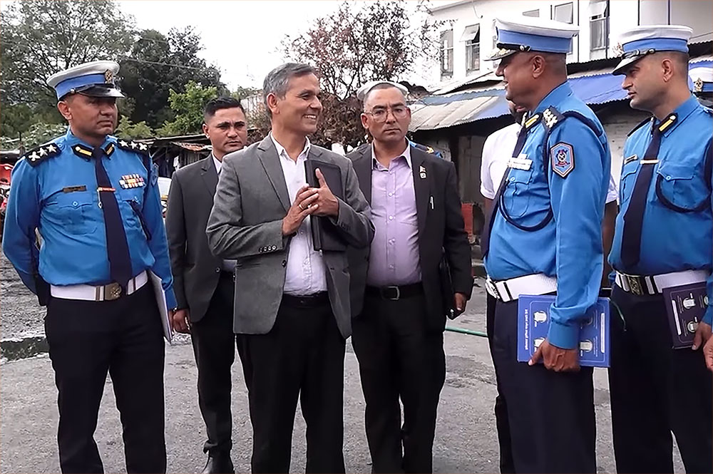 सेवा सुचारुलाई प्राथमिकतामा राख्न ट्राफिक प्रहरीलाई गृहमन्त्रीको निर्देशन