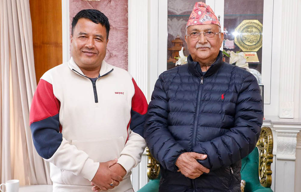 कविता लेख्दै महेश बस्नेतले भने-अध्यक्षमा केपी ओली !