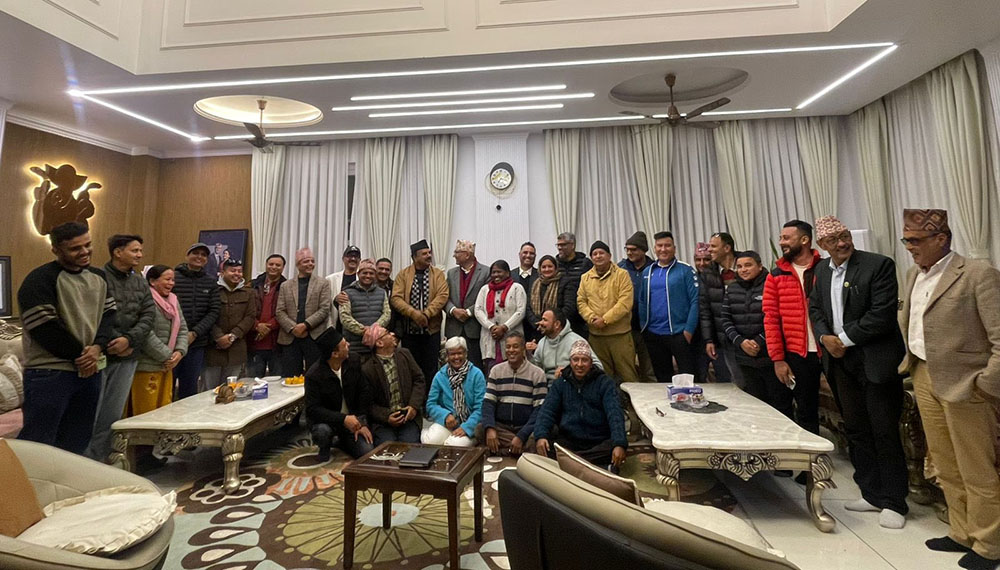 बासुदेव घिमिरेसँगको तस्बीर पोष्ट गर्दै उपाध्यक्ष पौडेलले भने-'हामी सँगै छौं'